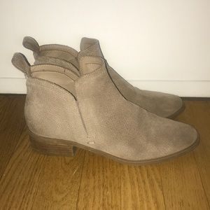 Dolce Vita beige boots